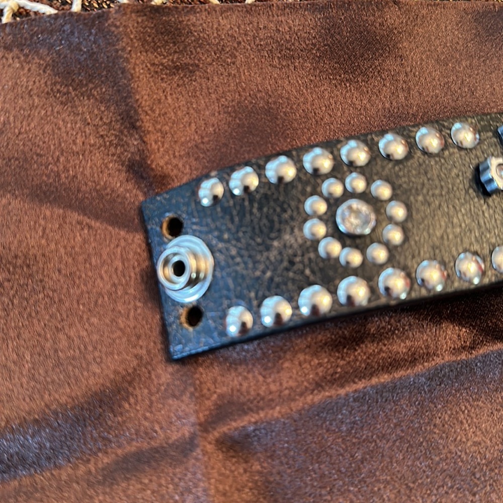 Black leather cuff. - Picture 3 of 9